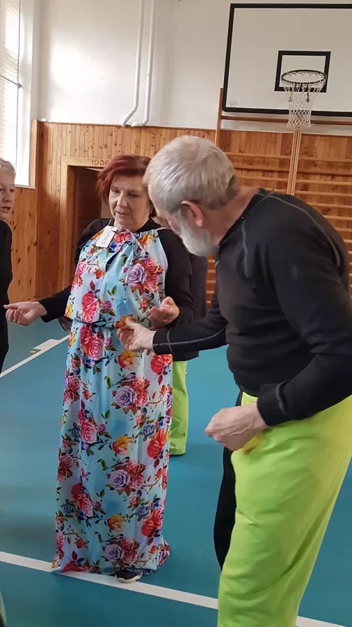 ZKOUŠÍME!